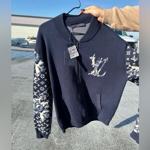 MENS LV SWEATER NEVER WORN WITH TAGS